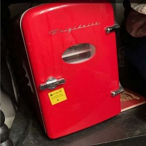 Mini Fridge fits 6 7.5 fl oz cans